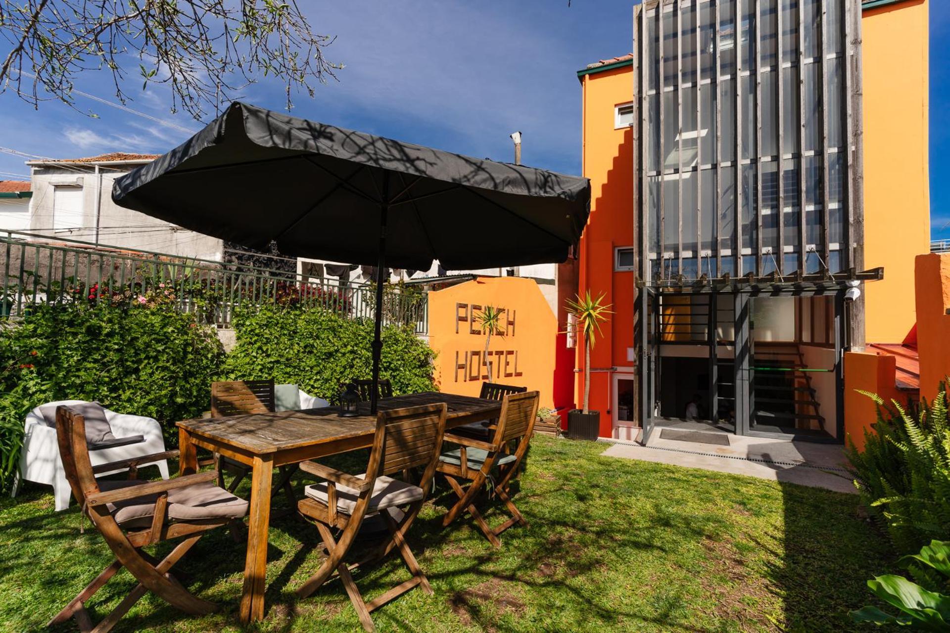 Peach Hostel & Suites Porto Bagian luar foto