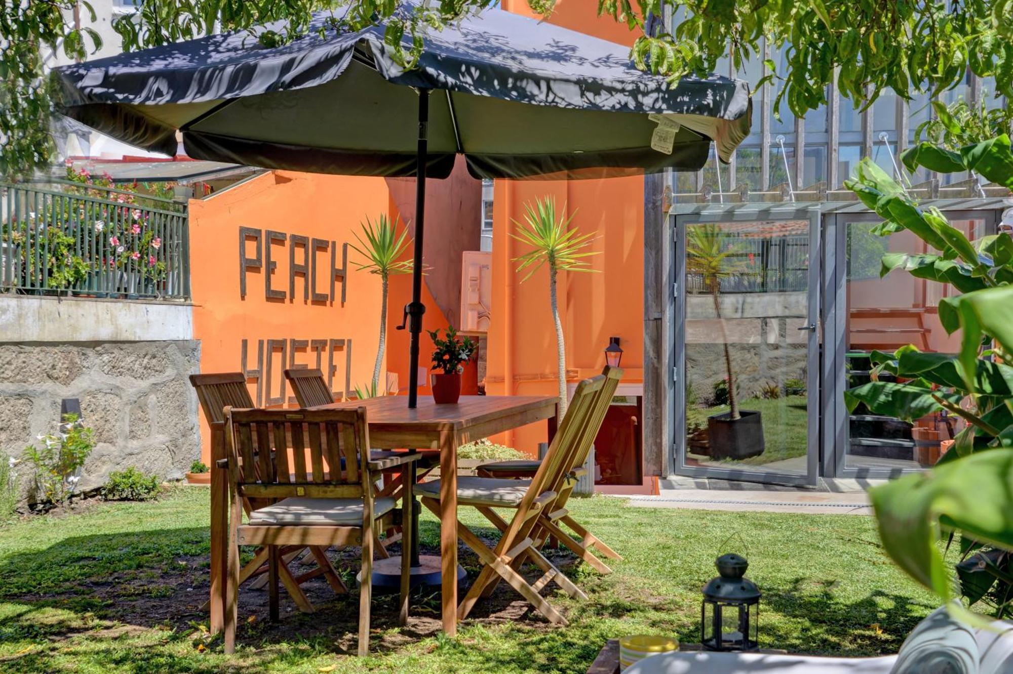 Peach Hostel & Suites Porto Bagian luar foto